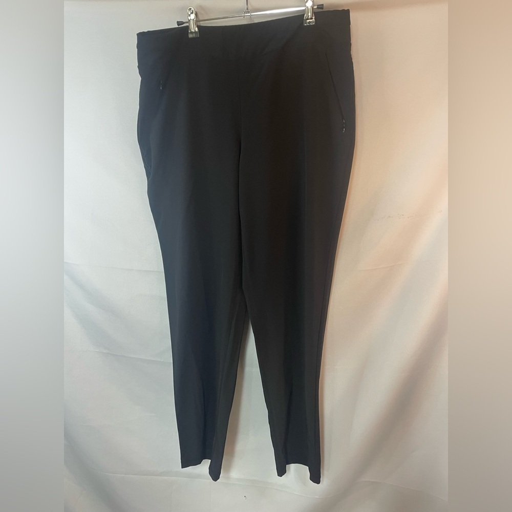 Chicos Zenergy black slacks with sporty vibes and flat pockets. Size 2R/Large